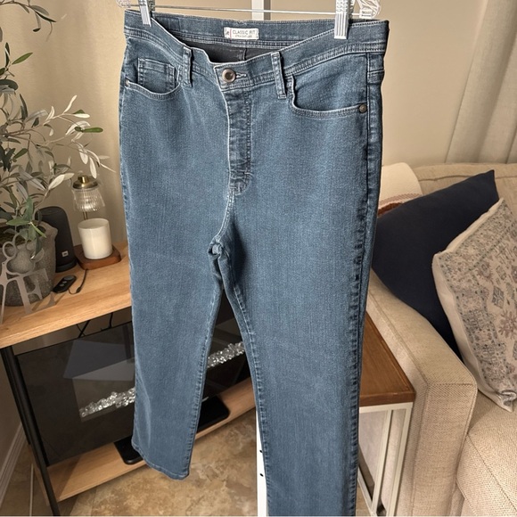 Lee Women’s Size 14 Short Classic Fit Straight Leg Jeans - Picture 3 of 12